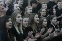 Une chorale de plus d’une vingtaine de jeunes choristes.