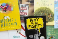 Les couvertures de sept livres en anglais et en français.