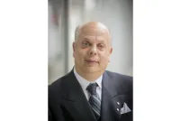 Portrait de David Lepofsky, un homme d’âge mûr en complet-cravate.