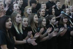 Une chorale de plus d’une vingtaine de jeunes choristes.