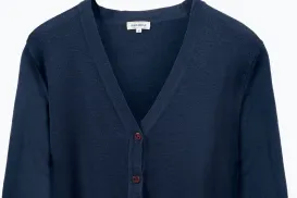 Un gilet bleu ordinaire à boutons.