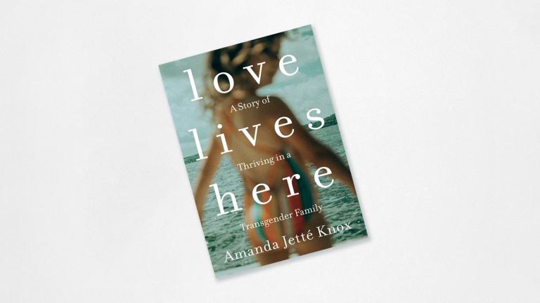 Couverture d’un livre avec le titre « Love Lives Here », ainsi qu’un enfant flou en premier plan et un lac à l’arrière-plan.