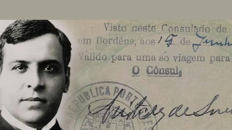A black and white image of a man, Aristides de Sousa Mendes, superimposed over an old passport. Visibilité masquée.