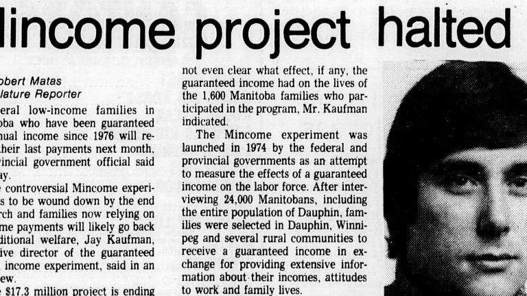 Un article de journal de 1979, titrant en anglais « Le projet Mincome interrompu » et « Échec de l’objectif, effets incertains ».