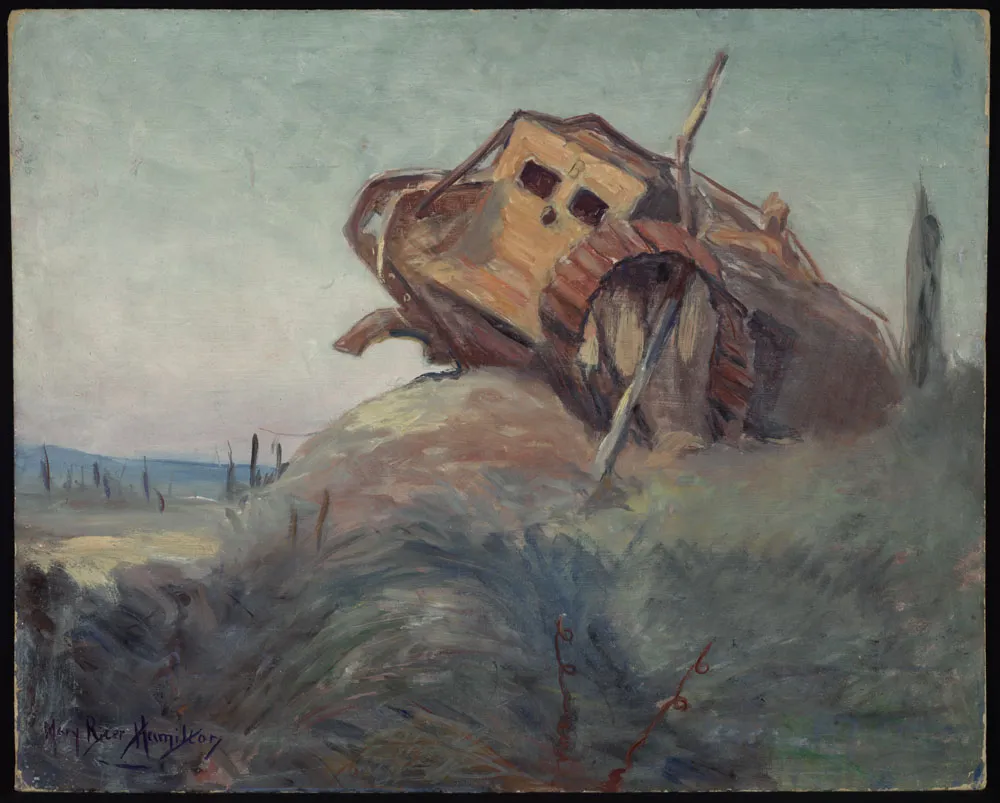 Une peinture impressionniste sombre dans laquelle un véhicule blindé à chenilles de couleur fauve est placé de travers sur une petite colline bleu-vert. L’une de ses chenilles a été partiellement enlevée et une grosse branche d’arbre s’est logée dans le mécanisme. Le paysage est essentiellement dénudé de plantes.