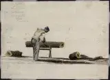 Aquarelle représentant une personne noire utilisant une scie à main pour couper une bûche posée sur un support en bois. Des sections de bois scié reposent sur le sol de part et d’autre. Dans le coin supérieur gauche, une inscription manuscrite en anglais indique « A Black Wood Cutter at Shelburne, Nova Scotia, 1738, W. Booth » (Un coupeur de bois noir à Shelburne, Nouvelle-Écosse, 1738, W. Booth).