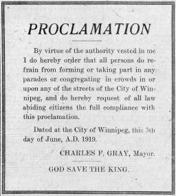 Un document intitulé « PROCLAMATION » et interdisant les défilés et les rassemblements publics. Au bas, il est écrit « CHARLES F. GRAY, Mayor » et « GOD SAVE THE KING ».