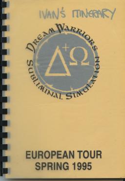 Livret jaune à reliure en plastique de type peigne portant le logo des Dream Warriors et, en bas, la mention en anglais « Tournée européenne Printemps 1995 ». Les mots anglais « Itinéraire d’Ivan » sont écrits à la main en haut.