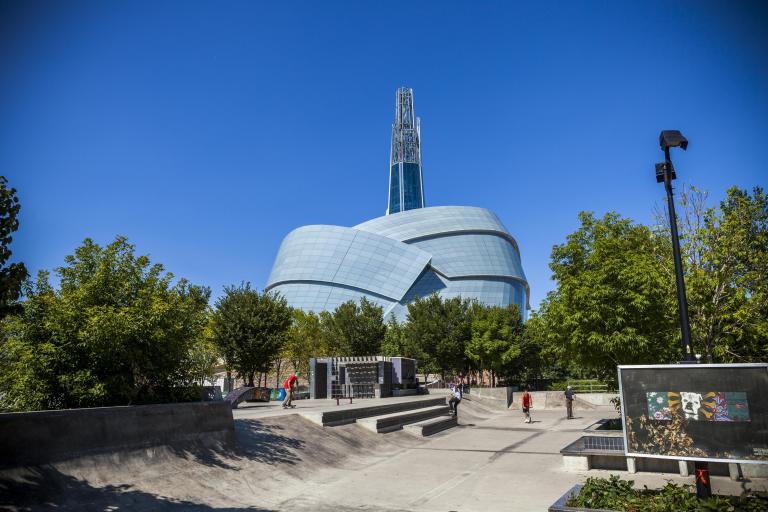  Vue extérieure du Musée Visibilité masquée.