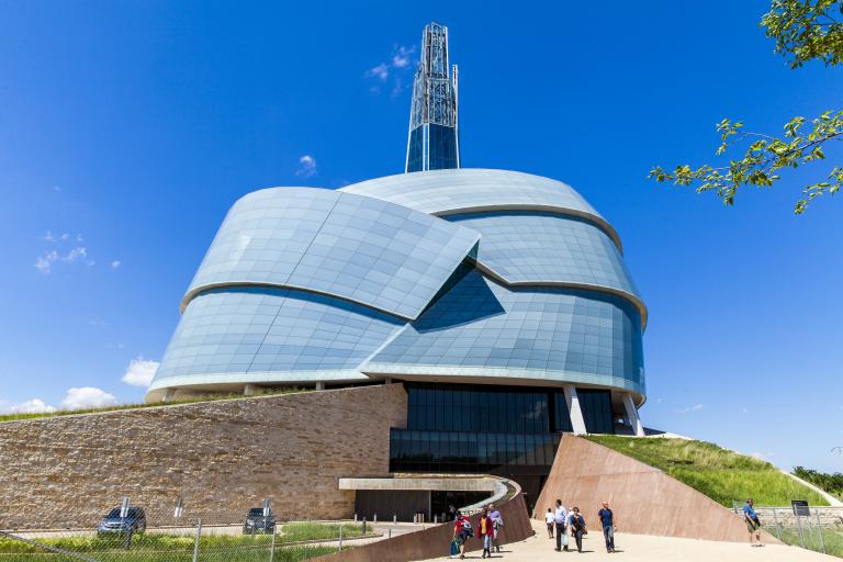 Vue extérieure du Musée Visibilité masquée.