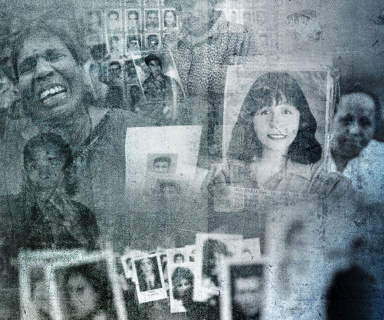 Collage of grainy black and white photographs of people’s faces. Visibilité masquée.