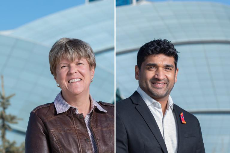 A smiling woman and man stands outside in front of a museum building that features a curved glass facade and a tower. Visibilité masquée.