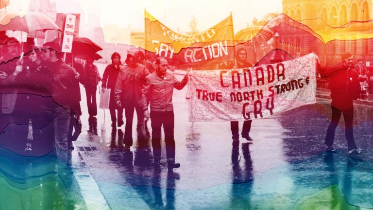 Image monochrome aux couleurs de l’arc-en-ciel d’une manifestation pour les droits des homosexuels à Ottawa. Visibilité masquée.